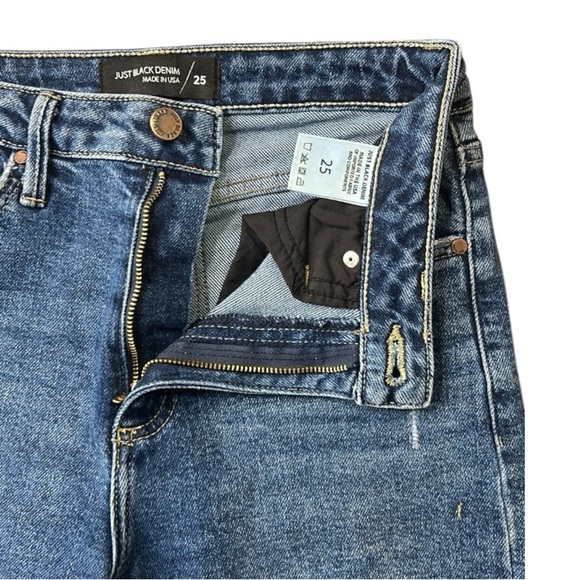 Just Black Mid Rise Rolled Cuff Lightly Distressed Jeans Size 25 - Picture 7 of 9